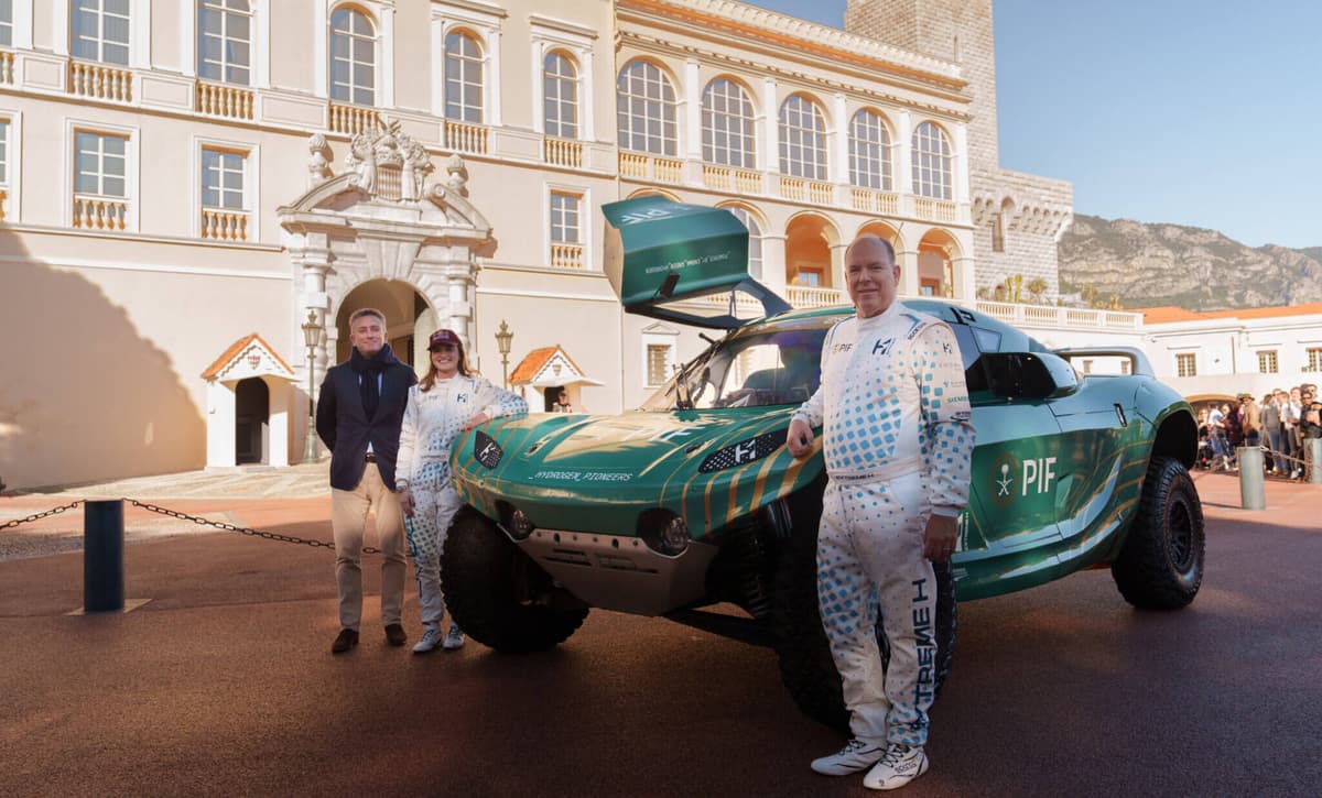 Monaco’s Prince Albert II test drives Extreme H’s hydrogen-powered racing car